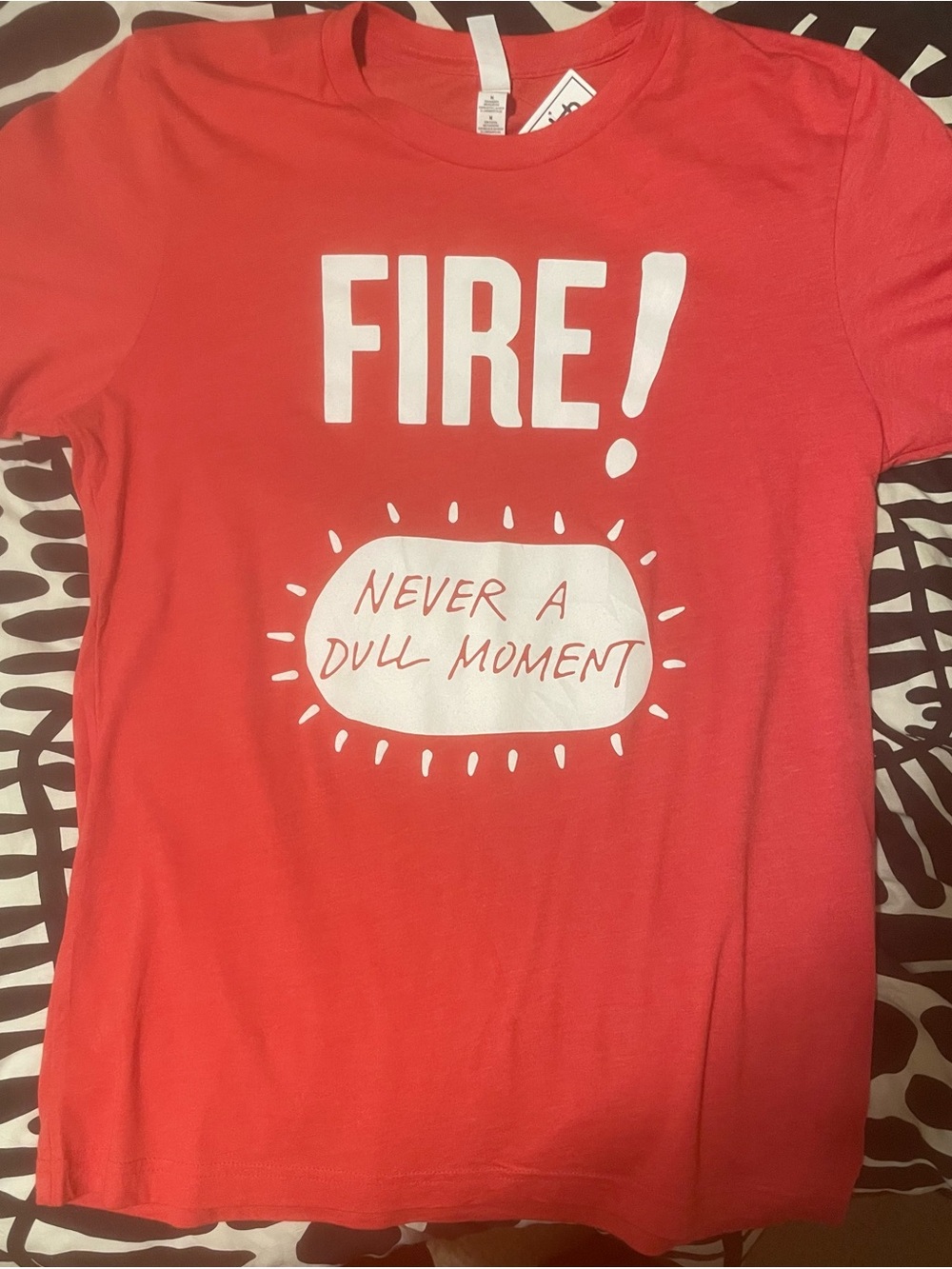 Red Taco Bell Hot Sauce FIRE! Graphic Tee - Never a Dull Moment M